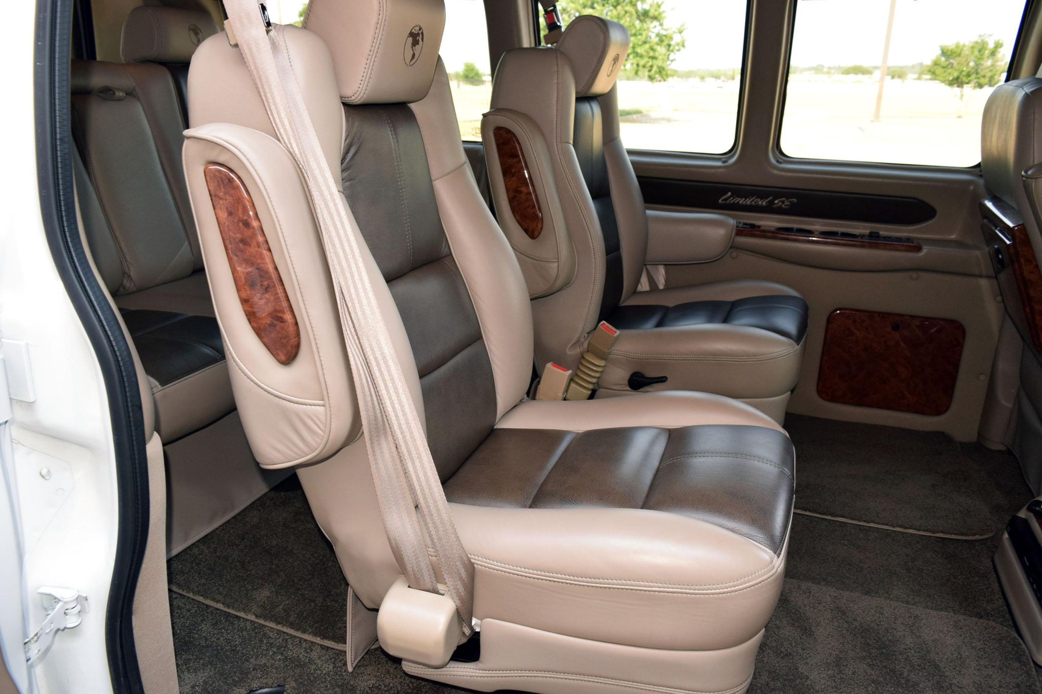 2015 GMC Savana G2500 Explorer Limited SE - Image 22
