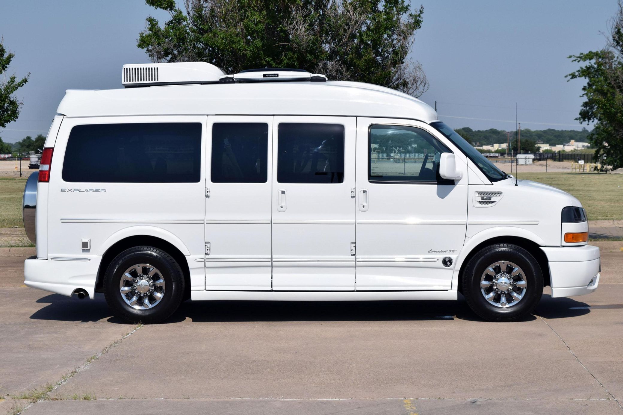 2015 GMC Savana G2500 Explorer Limited SE - Image 3