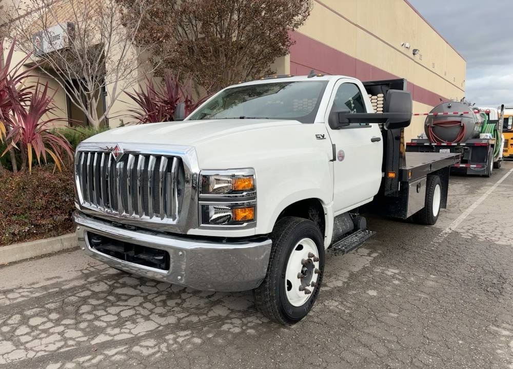 2023 International CV515 12' Flatbed Truck 6.6L - Image 5