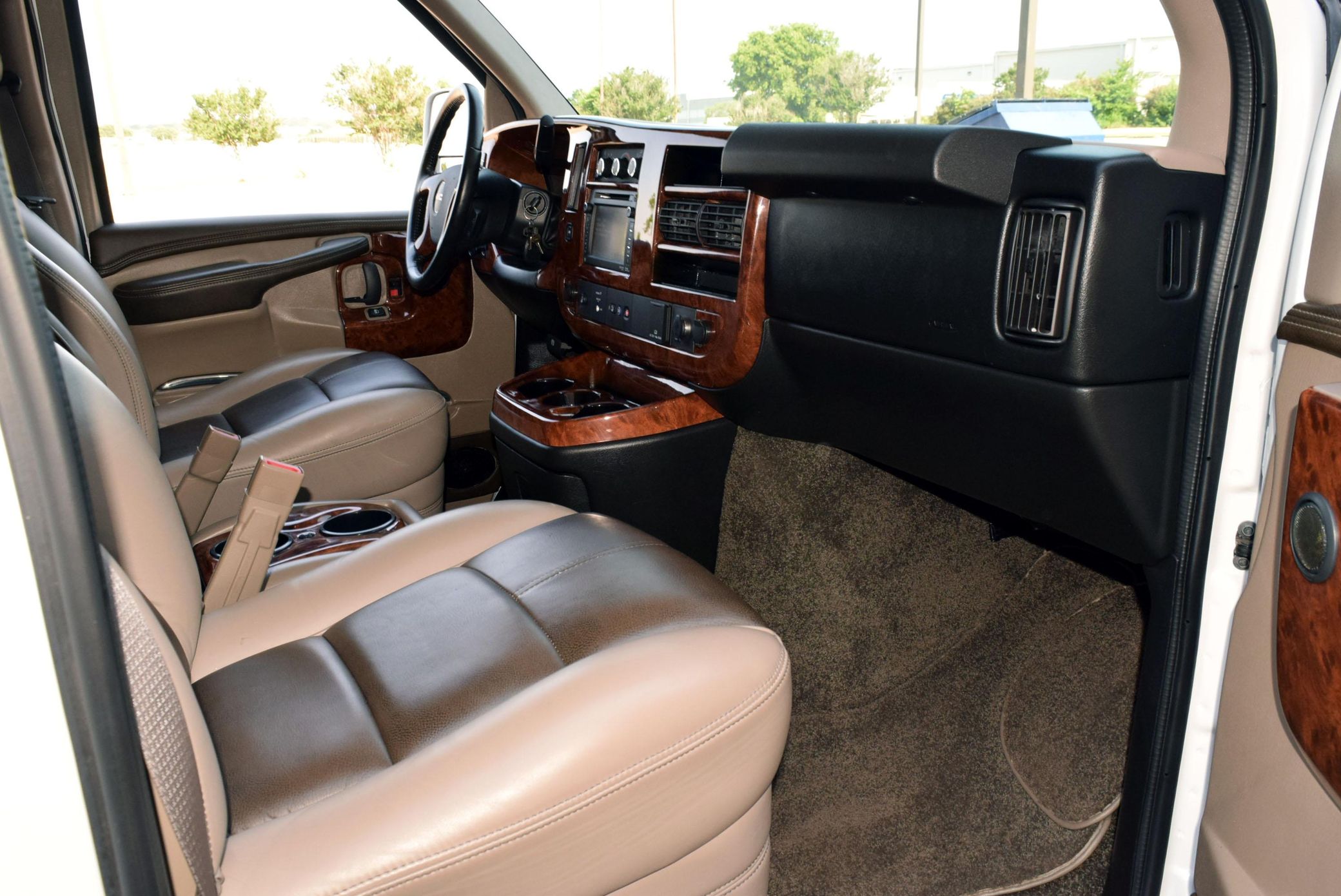 2015 GMC Savana G2500 Explorer Limited SE - Image 35