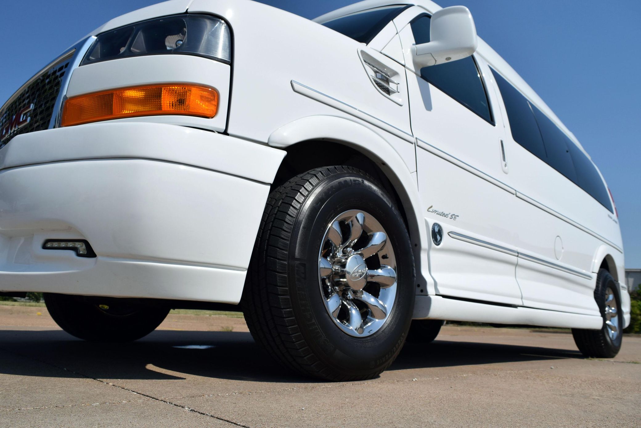 2015 GMC Savana G2500 Explorer Limited SE - Image 11