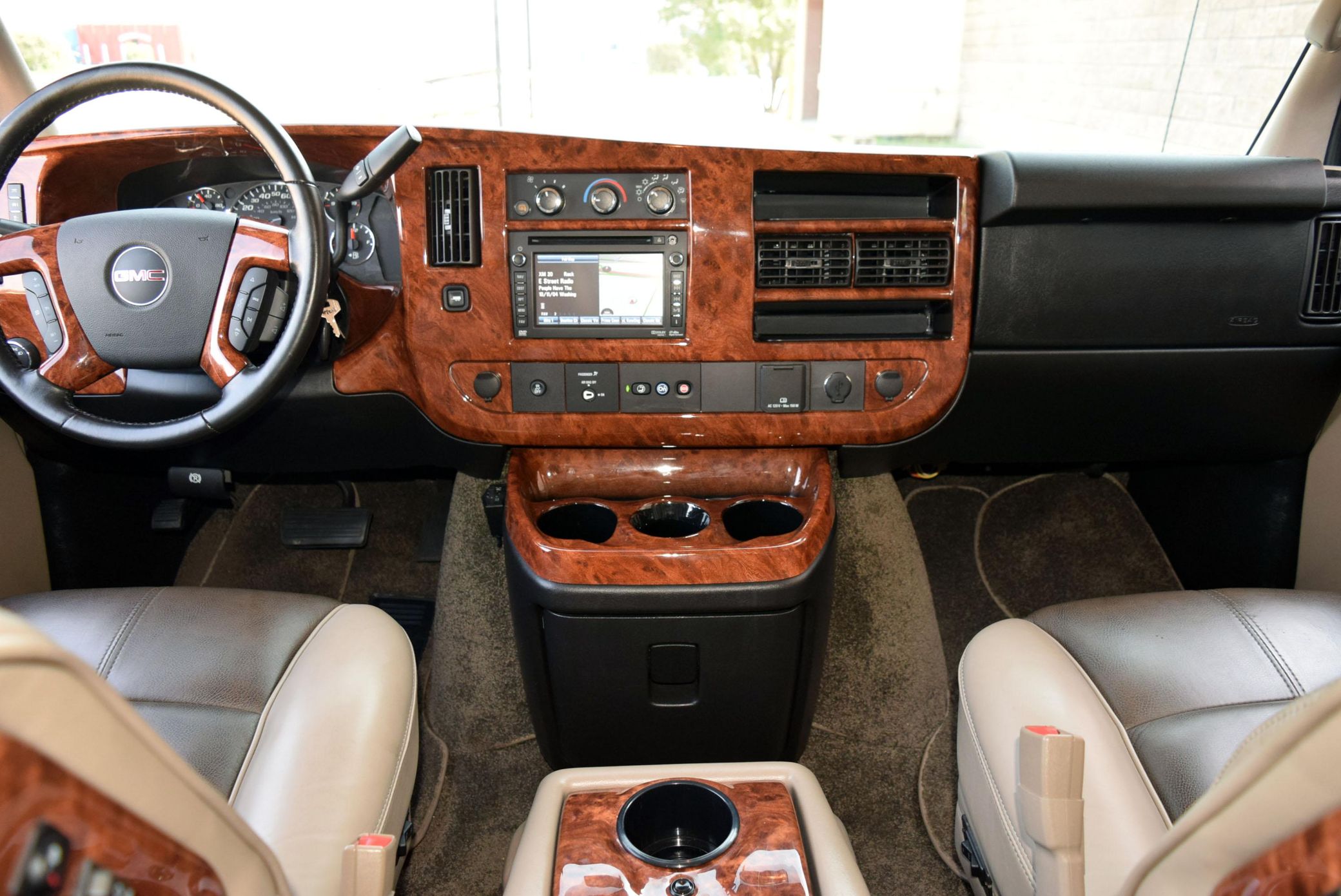 2015 GMC Savana G2500 Explorer Limited SE - Image 39