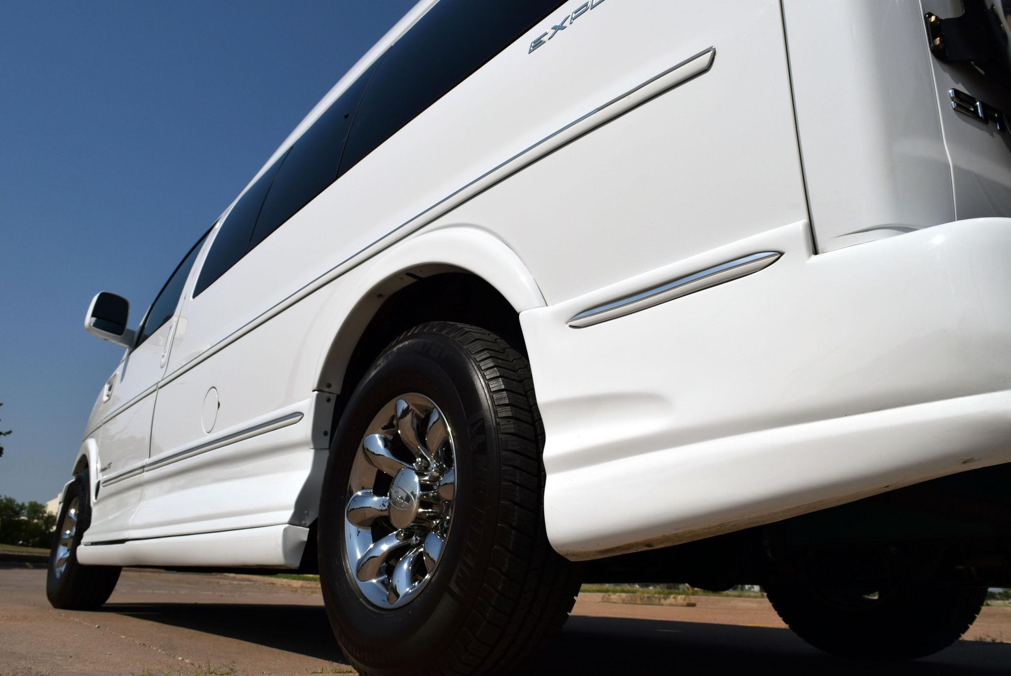 2015 GMC Savana G2500 Explorer Limited SE - Image 15