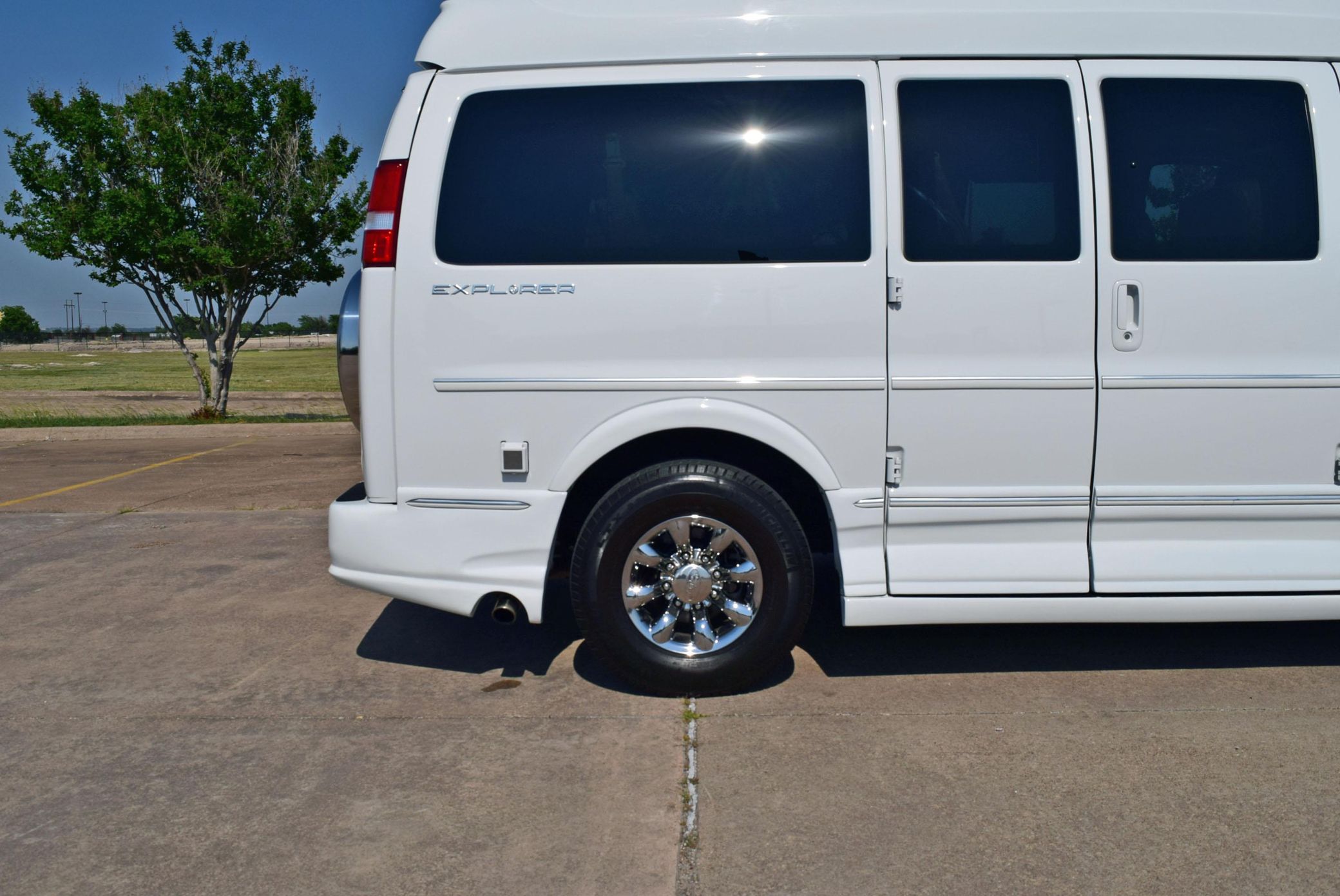 2015 GMC Savana G2500 Explorer Limited SE - Image 19