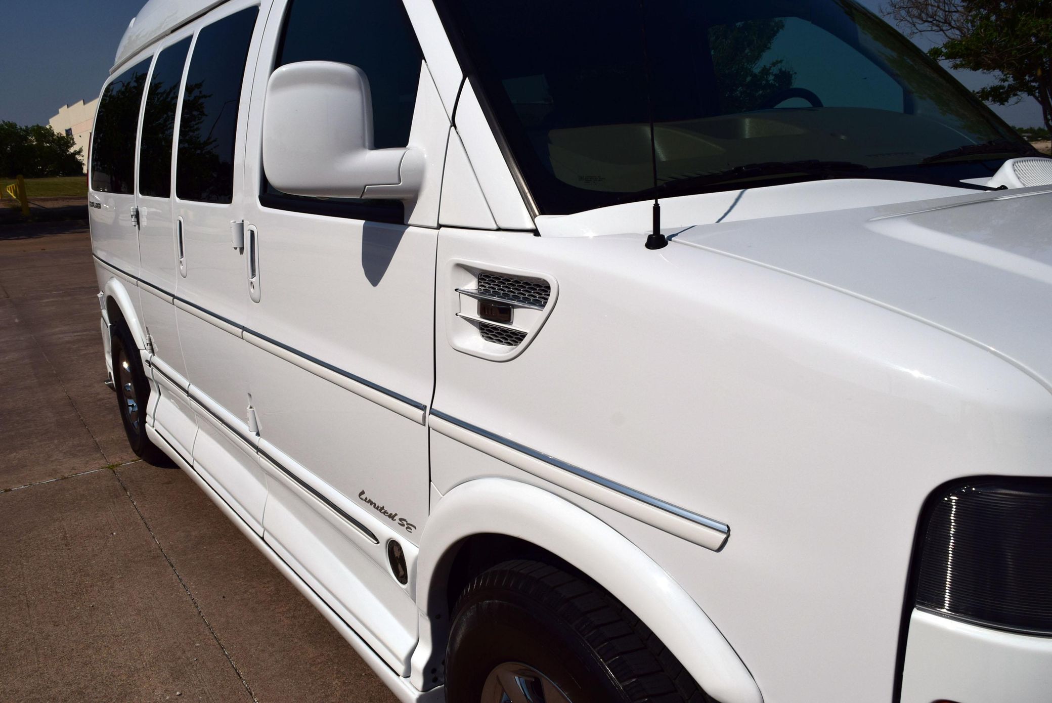 2015 GMC Savana G2500 Explorer Limited SE - Image 9