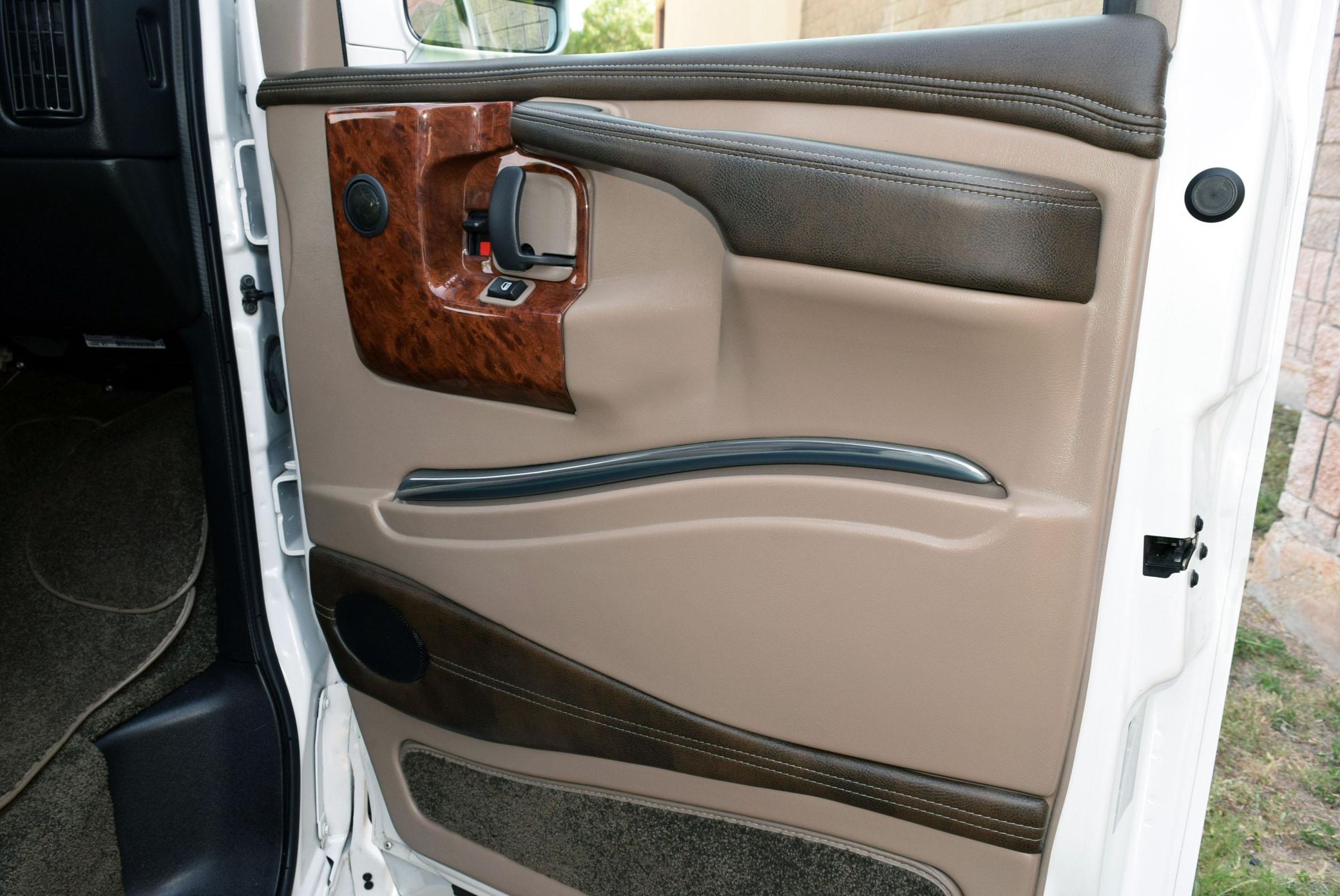 2015 GMC Savana G2500 Explorer Limited SE - Image 59