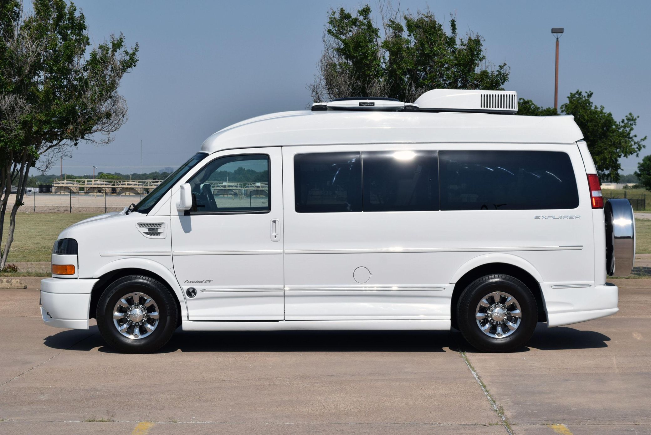 2015 GMC Savana G2500 Explorer Limited SE - Image 7