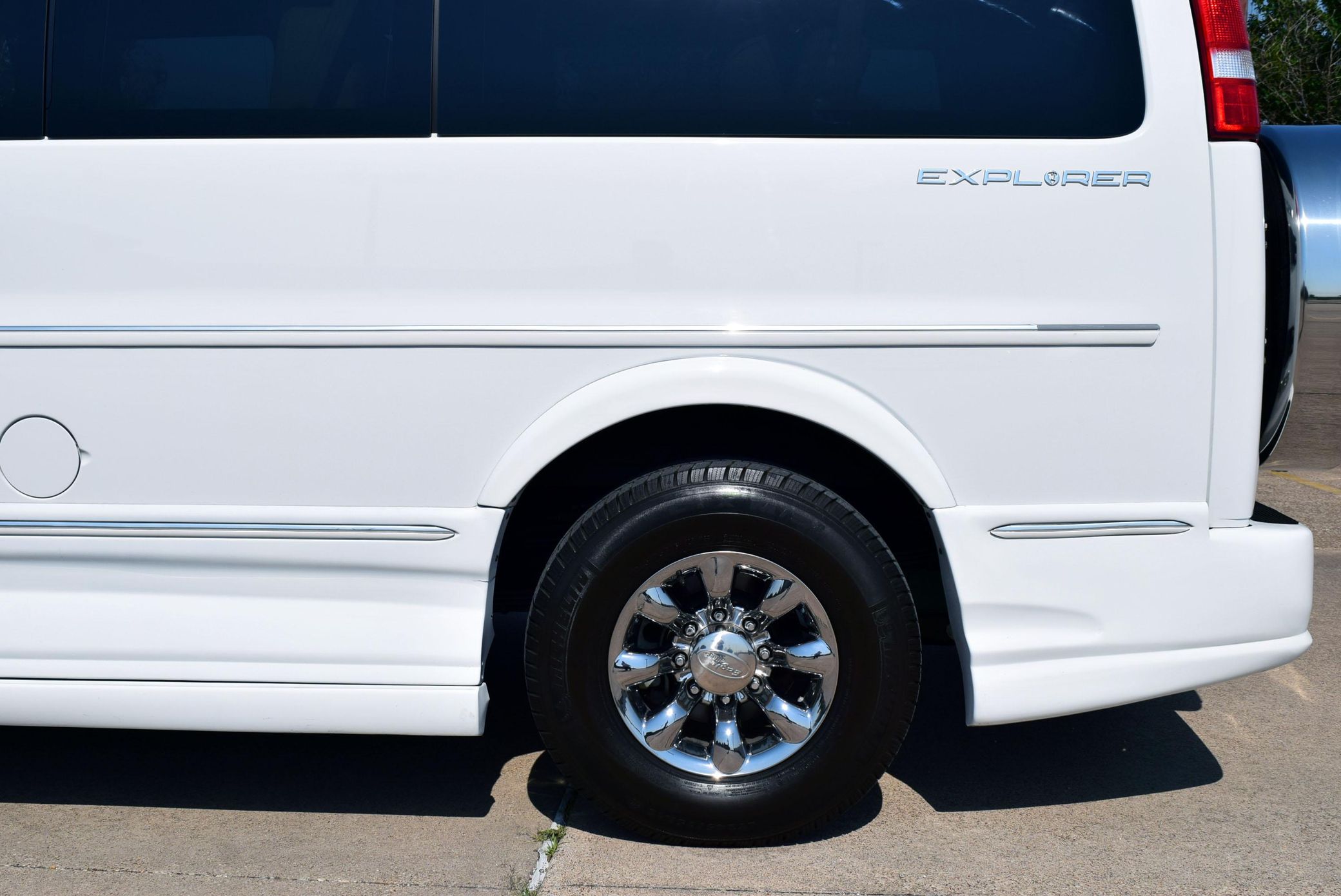 2015 GMC Savana G2500 Explorer Limited SE - Image 17