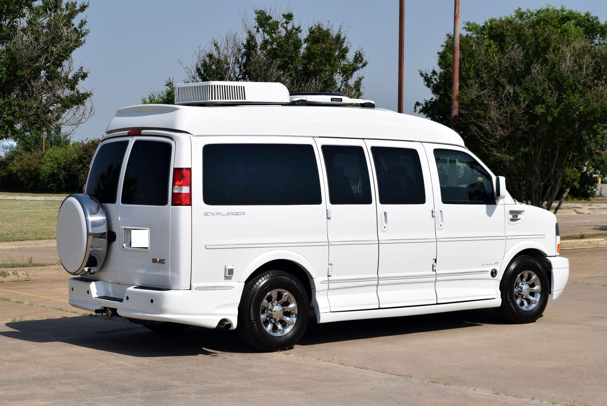 2015 GMC Savana G2500 Explorer Limited SE - Image 8