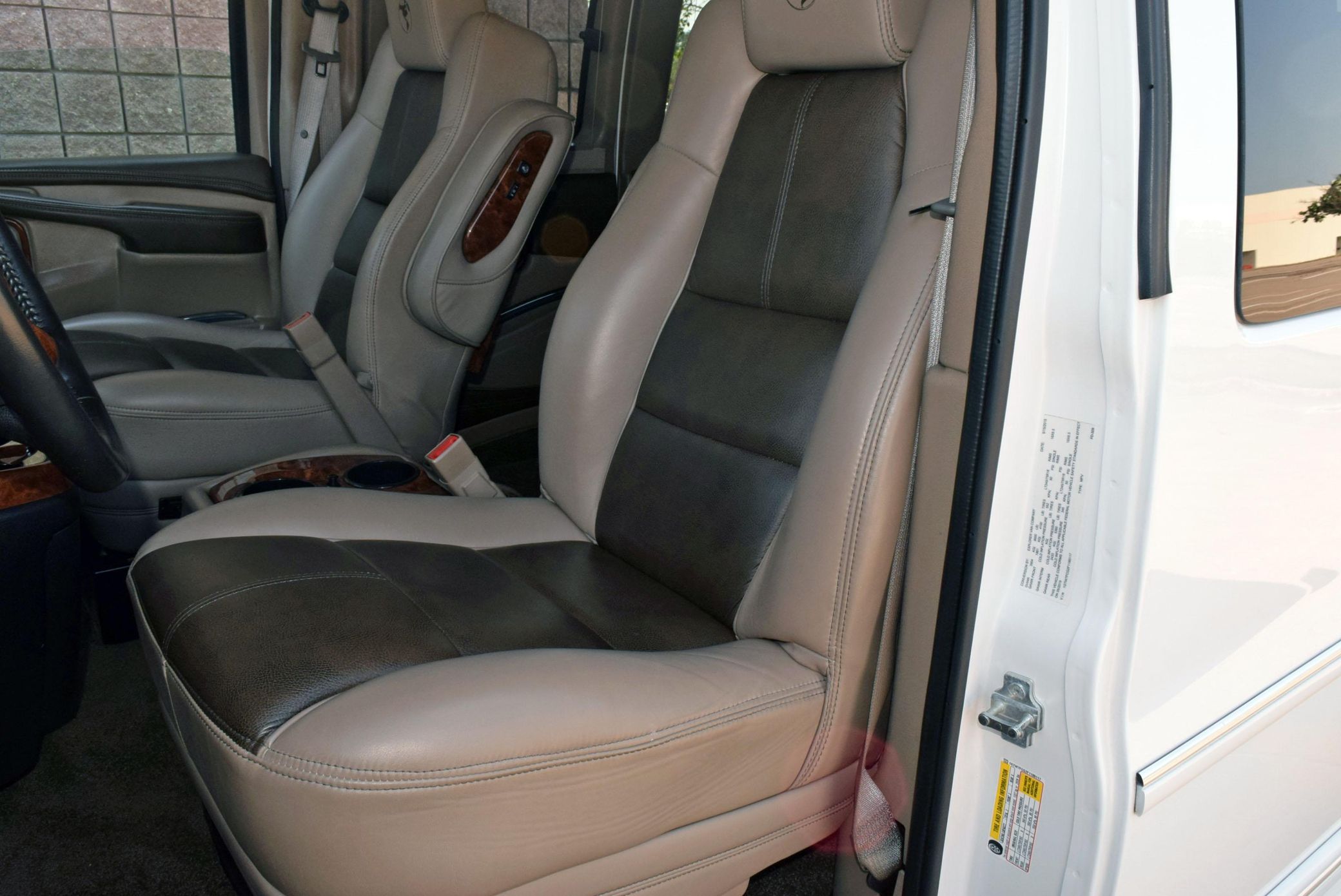 2015 GMC Savana G2500 Explorer Limited SE - Image 79