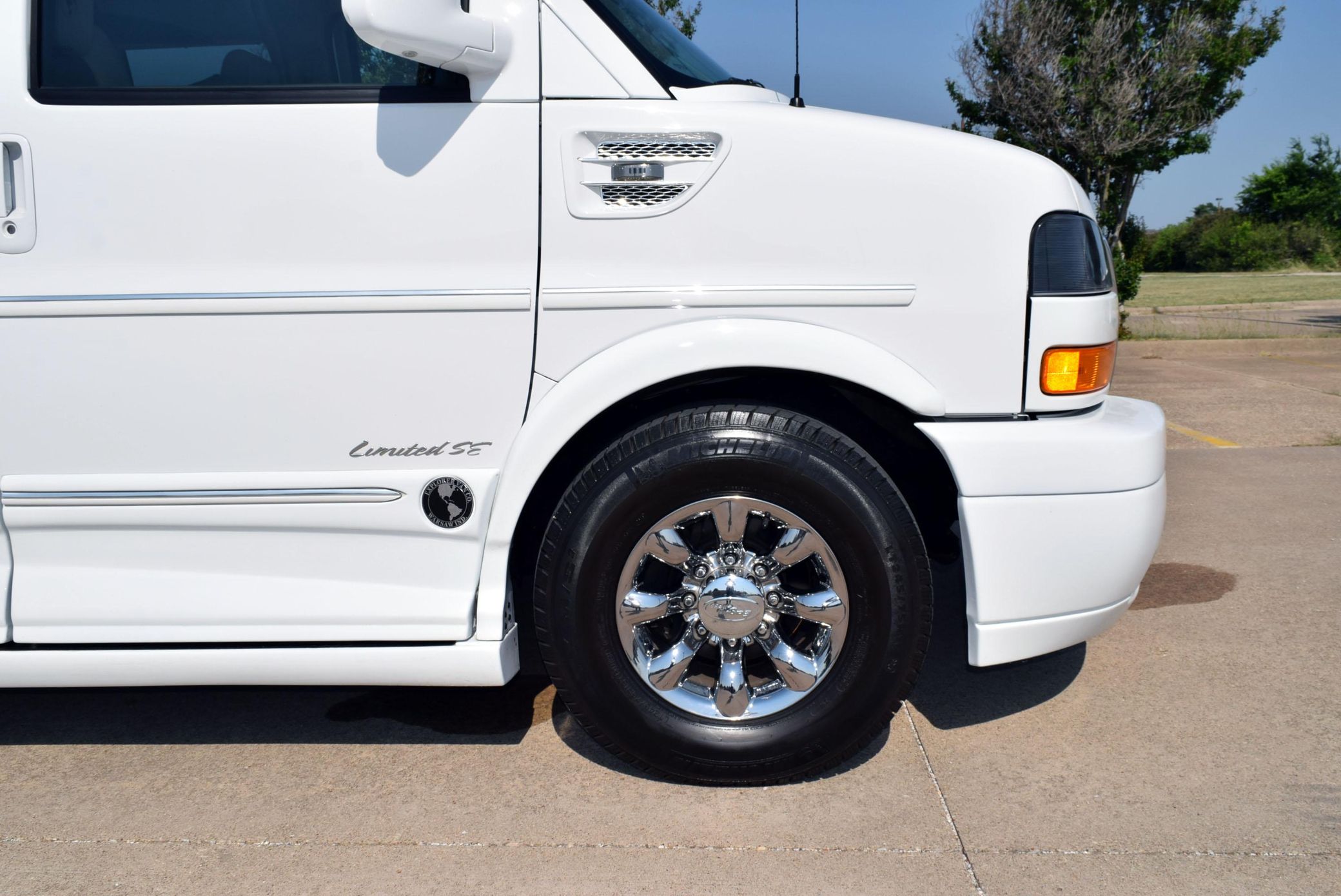 2015 GMC Savana G2500 Explorer Limited SE - Image 10